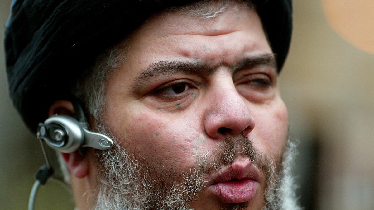 cheats/2012/04/10/radical-cleric-can-be-extradited-to-us/abu-hamza-extradition-united-states-cheat_xmgbbm