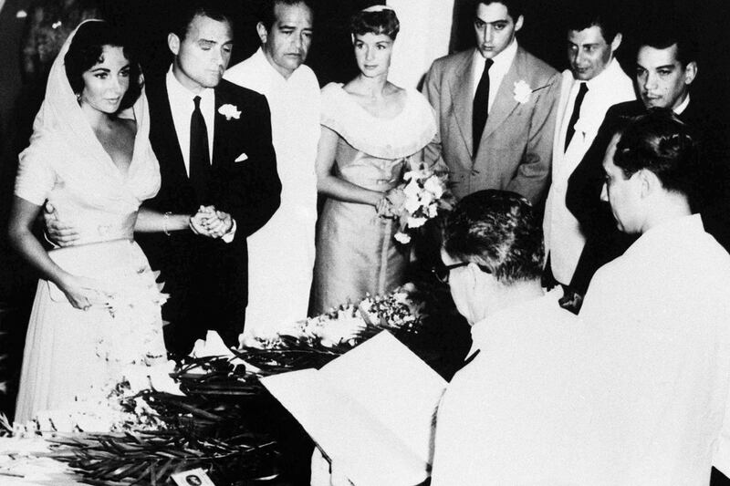 galleries/2012/07/19/10-famous-maids-of-honor-kirsten-dunst-britney-spears-and-more-photos/celebrity-maid-of-honor-debbie-reynolds_fh5rxv