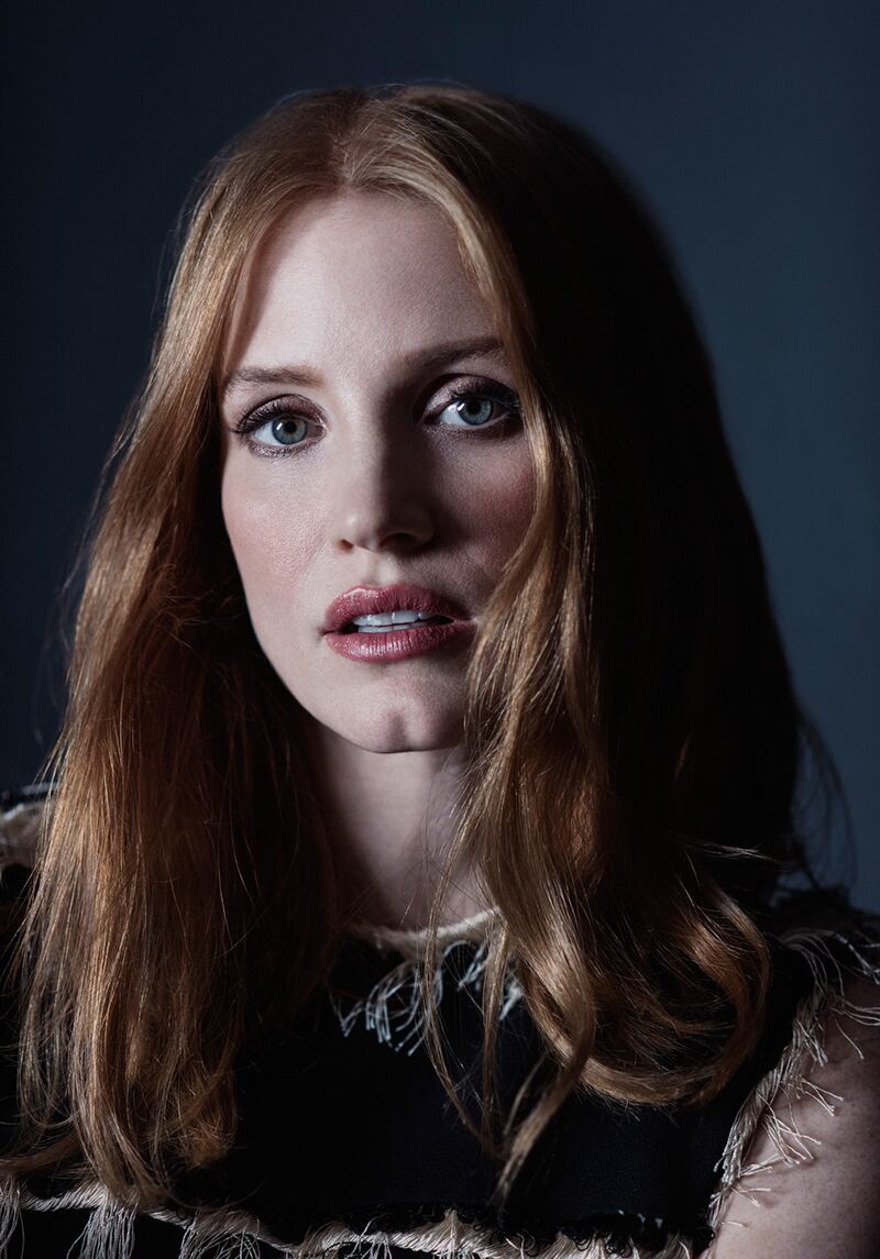 galleries/2015/12/26/how-jeff-vespa-takes-such-intimate-celebrity-portraits/151223-vespa-chastain_c2xh6k