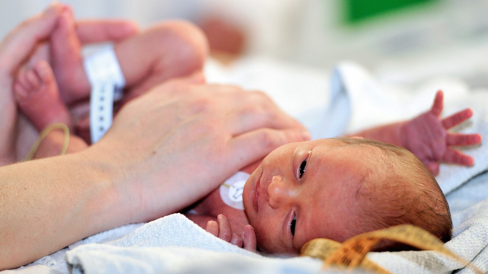 cheats/2015/06/10/baby-born-using-ovary-tissue-transplant/150428-birth-rates-decline-cheat_suvpbh