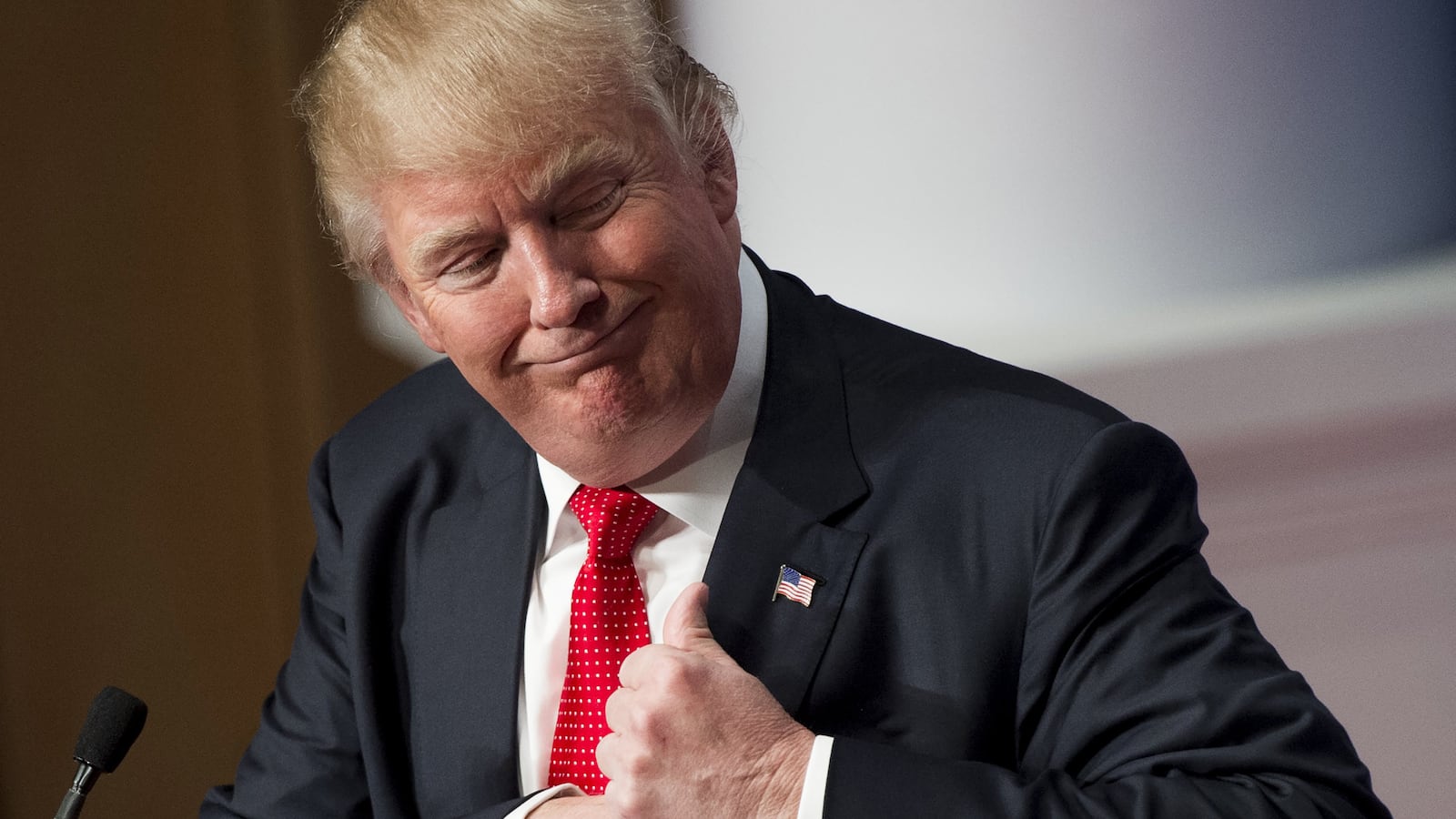 articles/2016/05/19/trump-is-still-making-money-off-his-defunct-university/160518-resnick-trump-tease_ekqyvu