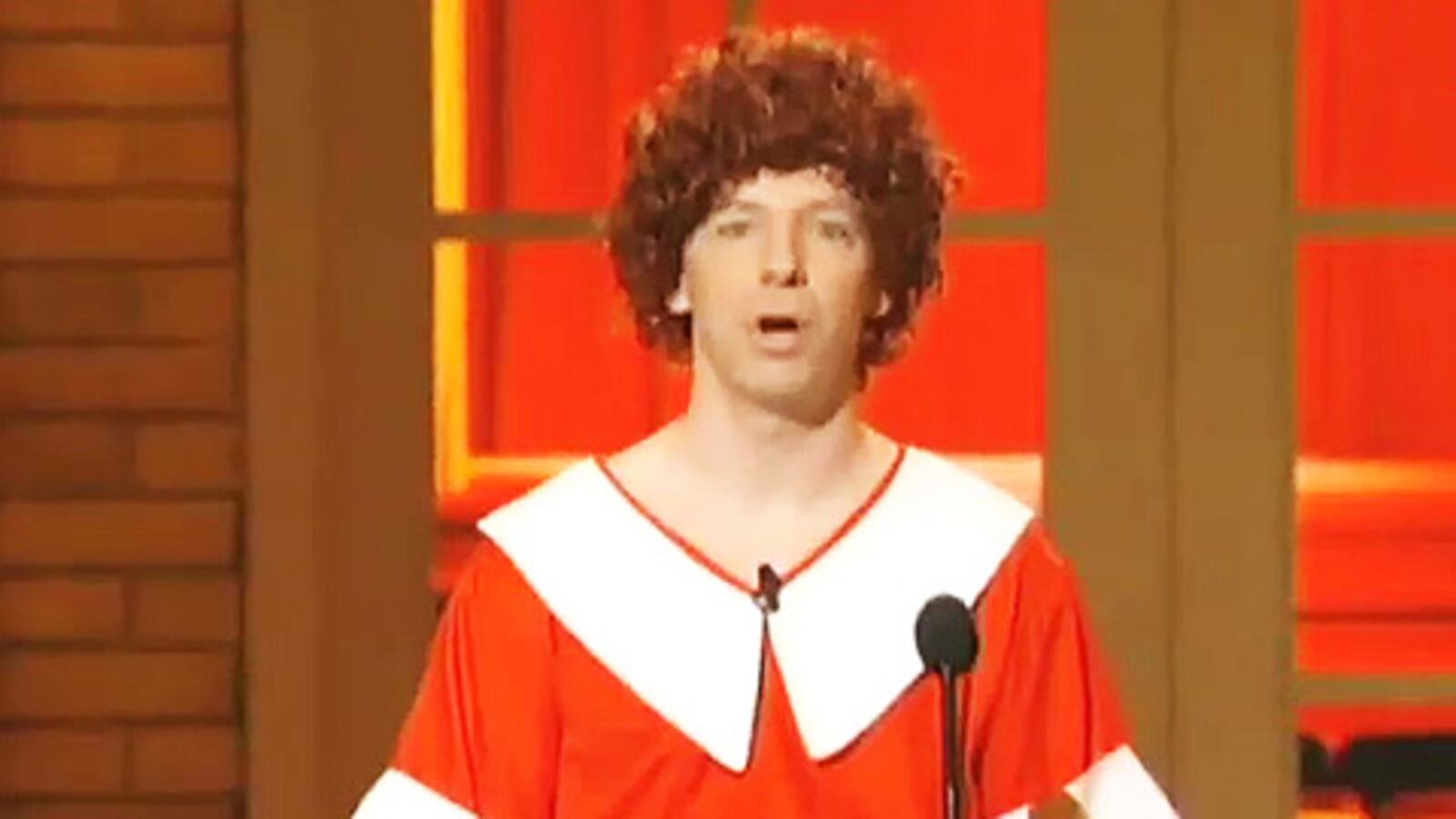 videos/2010/06/14/sean-hayes-dressed-as-annie/tonys-hayes-annie_v8vtwk