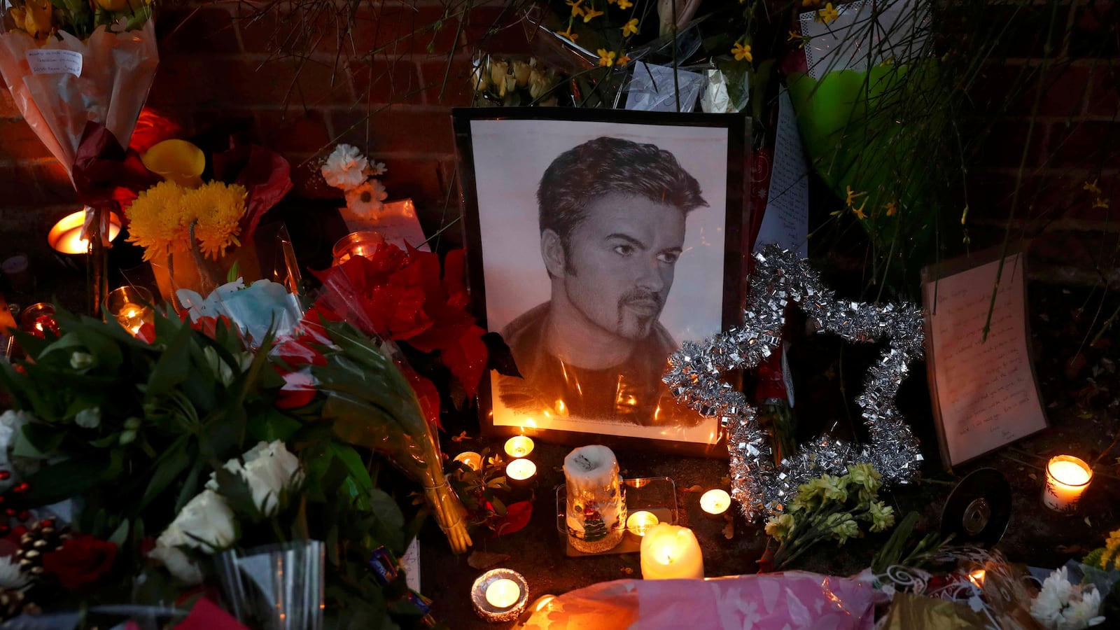 cheats/2017/01/03/george-michael-music-sales-soar/170103-george-michael-music-cheat_xgbkok