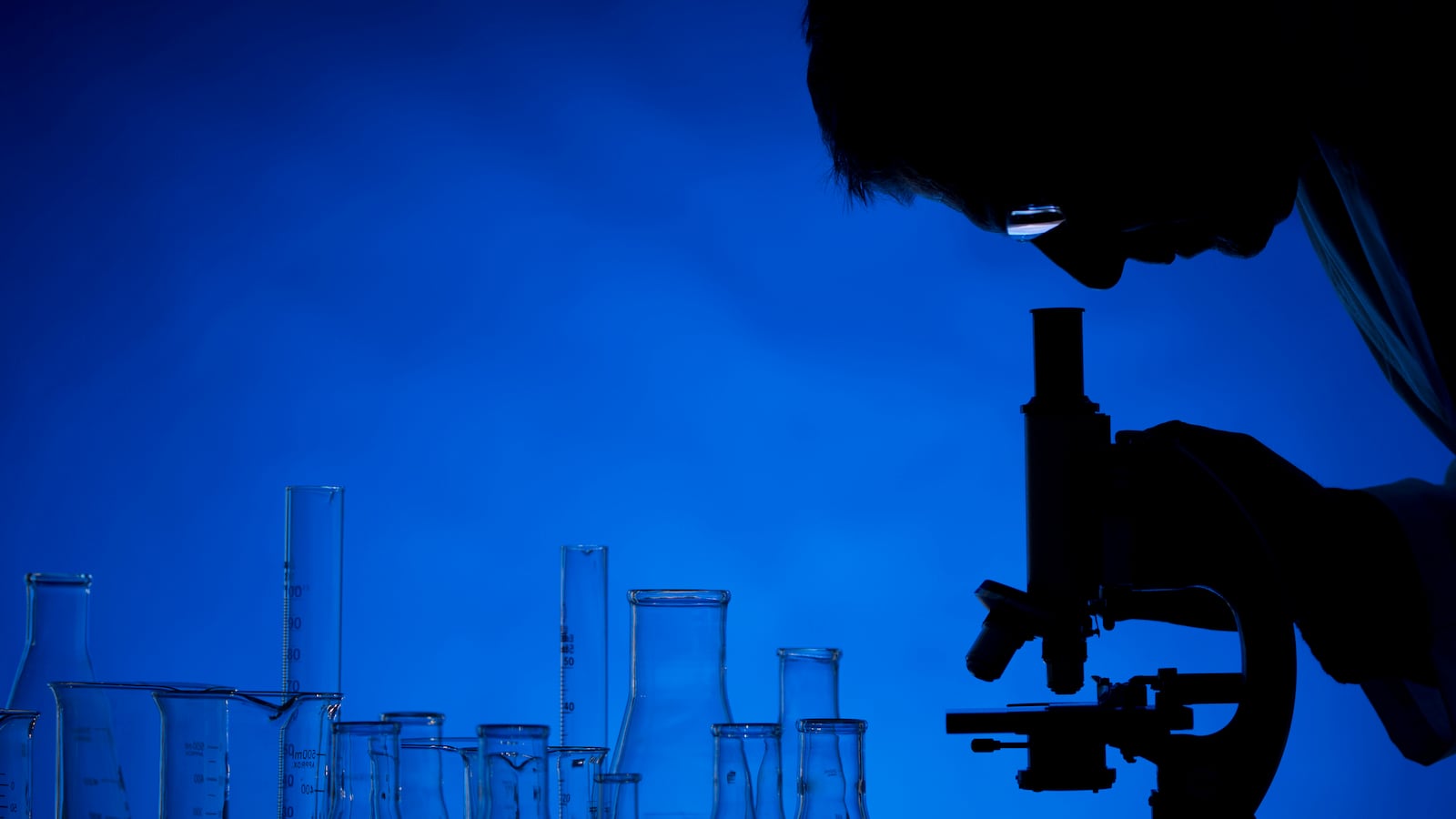 articles/2013/03/25/hunting-for-long-gone-serial-killers-inside-the-dead-man-walking-project/130324-Pelisek-DNA-Serial-Killers-tease_xsenoa