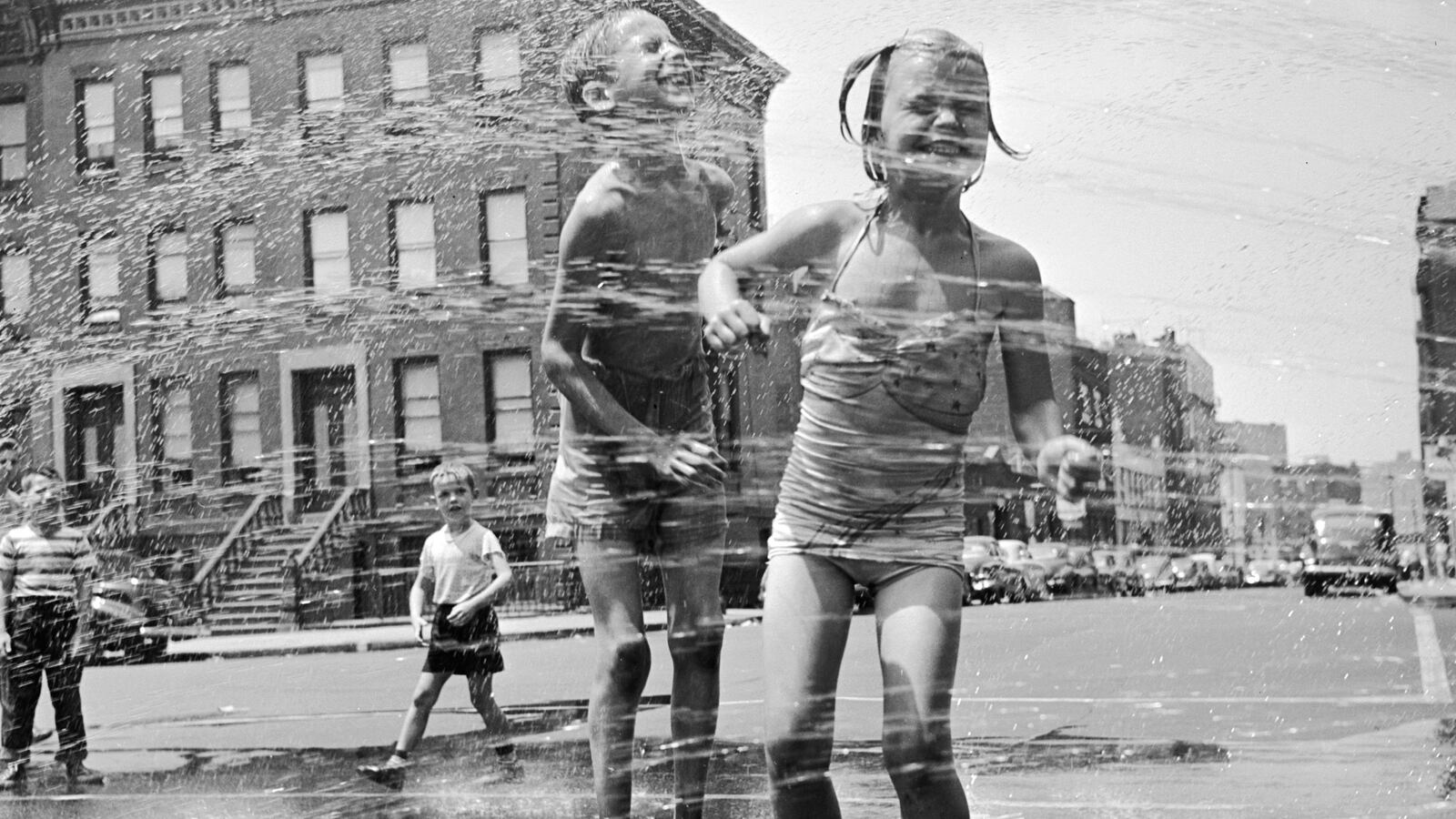 galleries/2013/05/25/vintage-summer-in-new-york-the-sweet-sweaty-city-life/130524-nyc-summer3-tease_hjluss