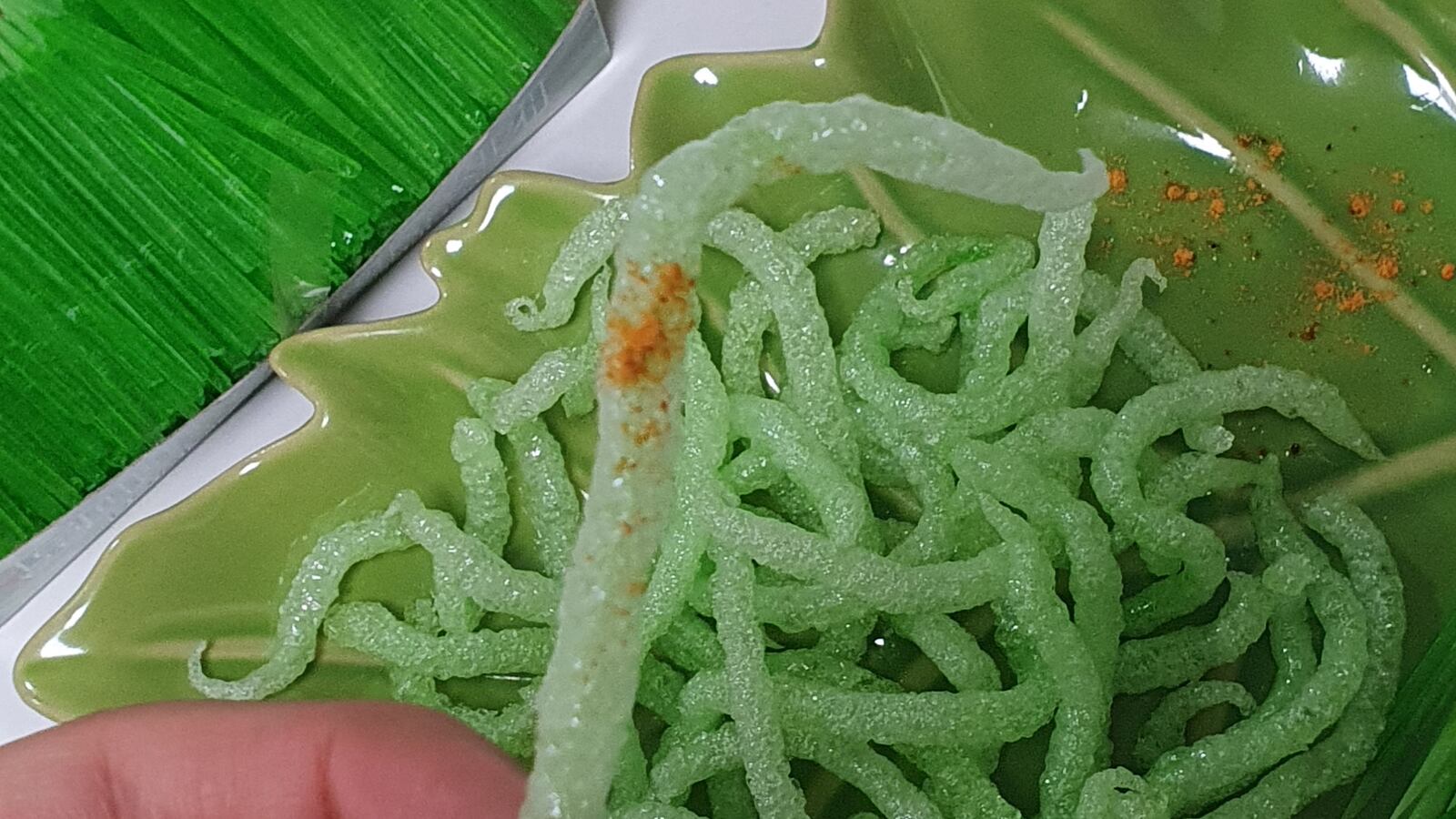 South Korea’s food ministry has asked people to stop eating toothpicks after videos of people consuming them have gone viral on TikTok and Instagram.