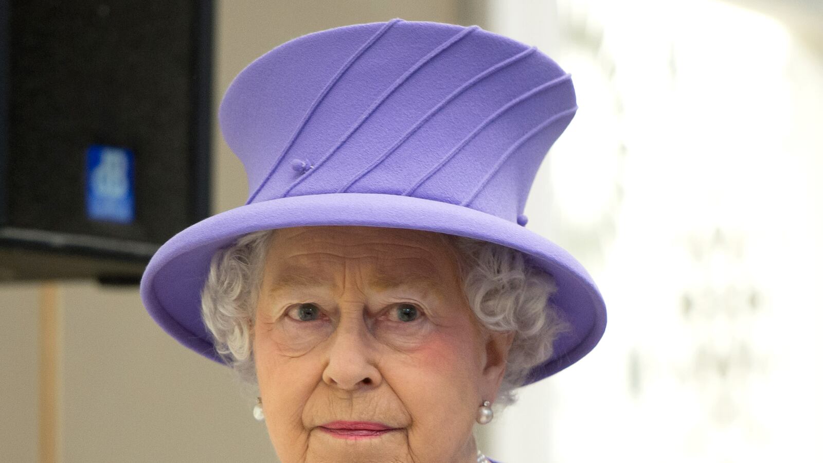 articles/2013/03/03/queen-admitted-to-hospital-in-latest-royal-health-scare/130301-qe2-trip-cancel-cheat_sepygm