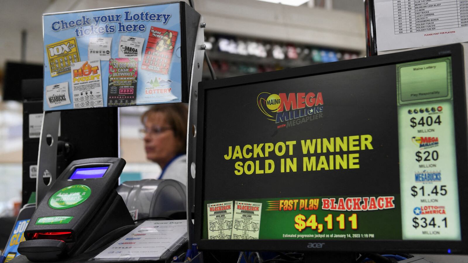 2023-01-14T200930Z_1551052745_RC2IQY9WNEIF_RTRMADP_3_USA-LOTTERY_d7govn