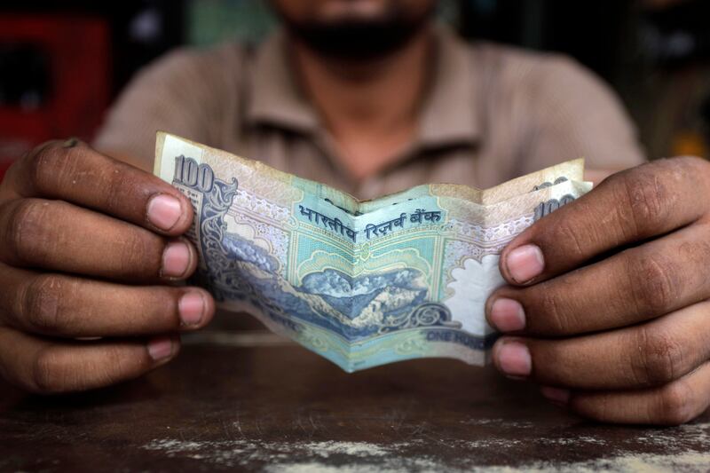 articles/2013/08/28/india-s-rupee-drops-off-a-cliff/130828-rupee-oconnor-tease_pbx0r0