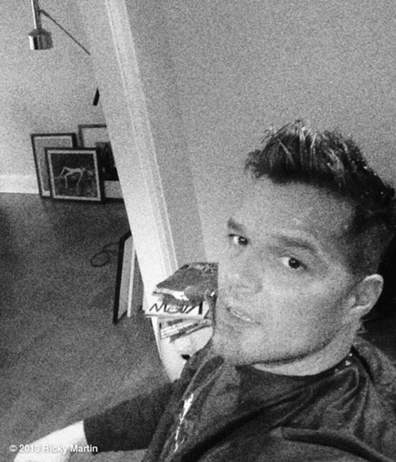 galleries/2013/02/03/rebel-wilson-miley-cyrus-more-celebrity-twitter-pictures-photos/130203-twitpics-ricky-martin_rdxoa5