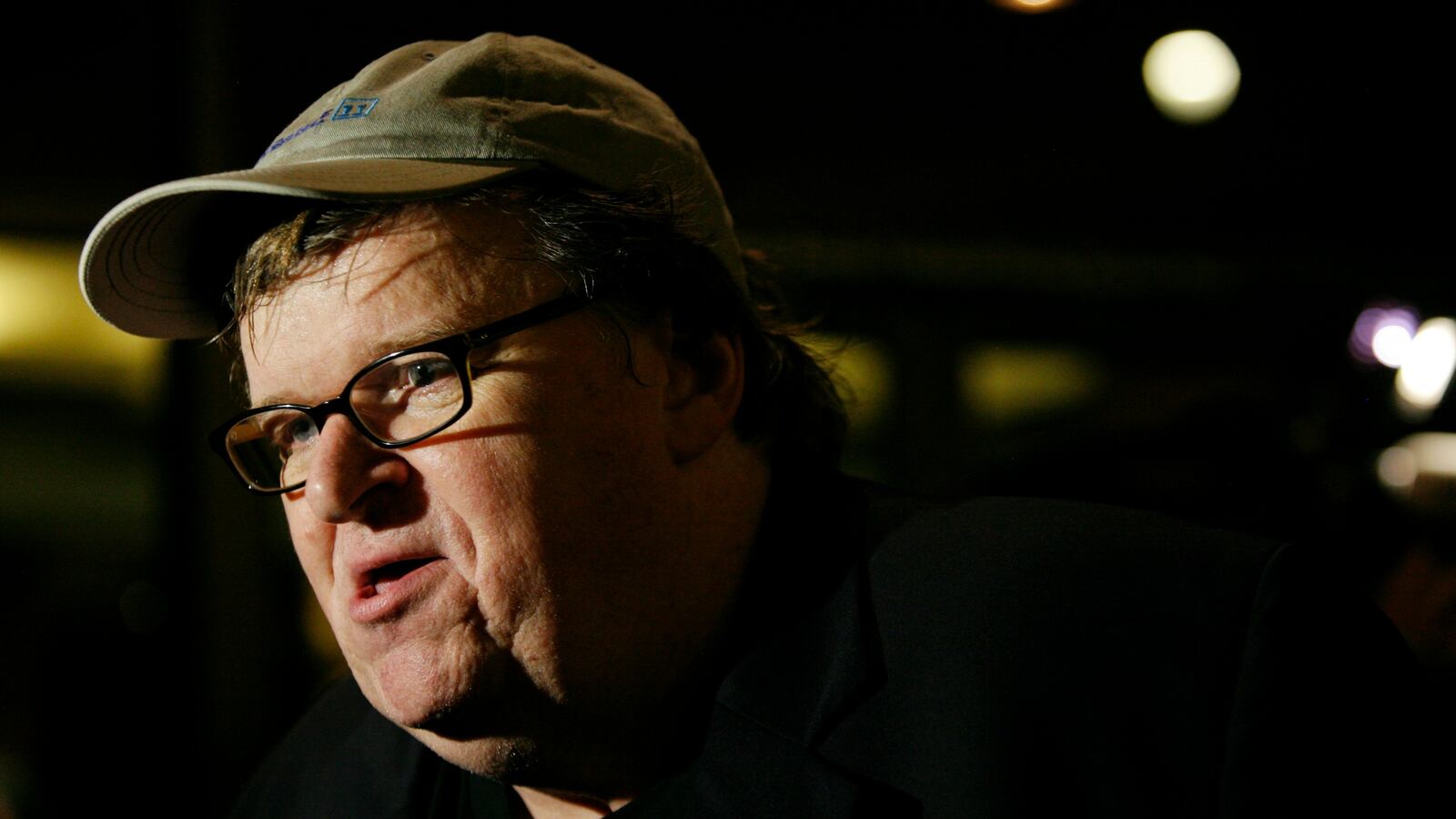 170815-michael-moore-trump-protest-cheat_mpo8c7