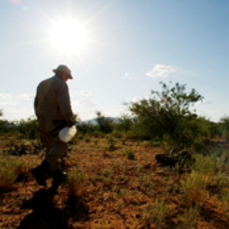 articles/2010/07/28/arizonas-real-immigration-problem-migrant-deaths/curtis-arizona-border_116579_mrfqy8