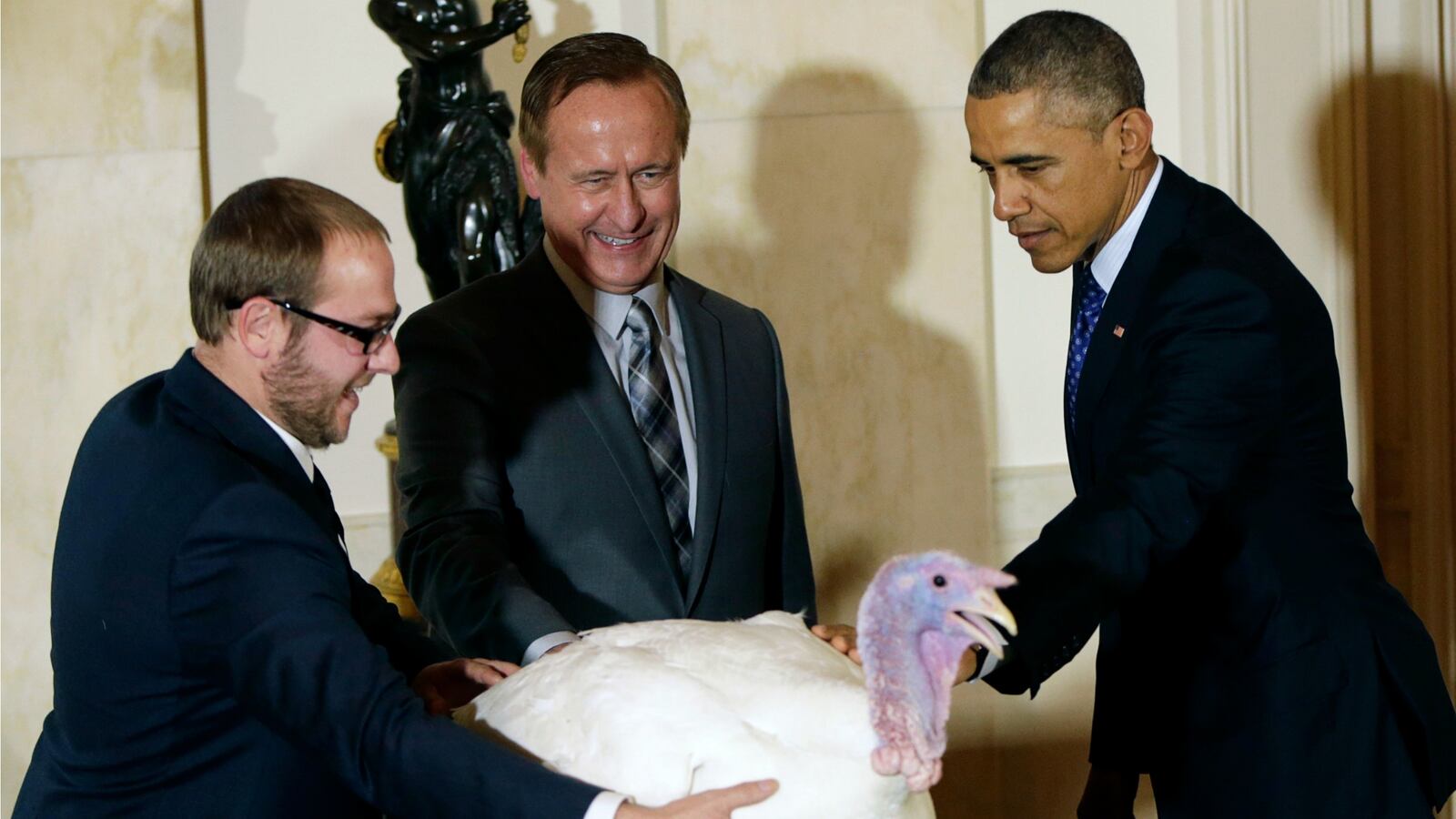 videos/2015/11/25/watch-obama-s-thanksgiving-turkey-pardon-live-stream-online/151125-turkey-pardon-tease_y07gqa