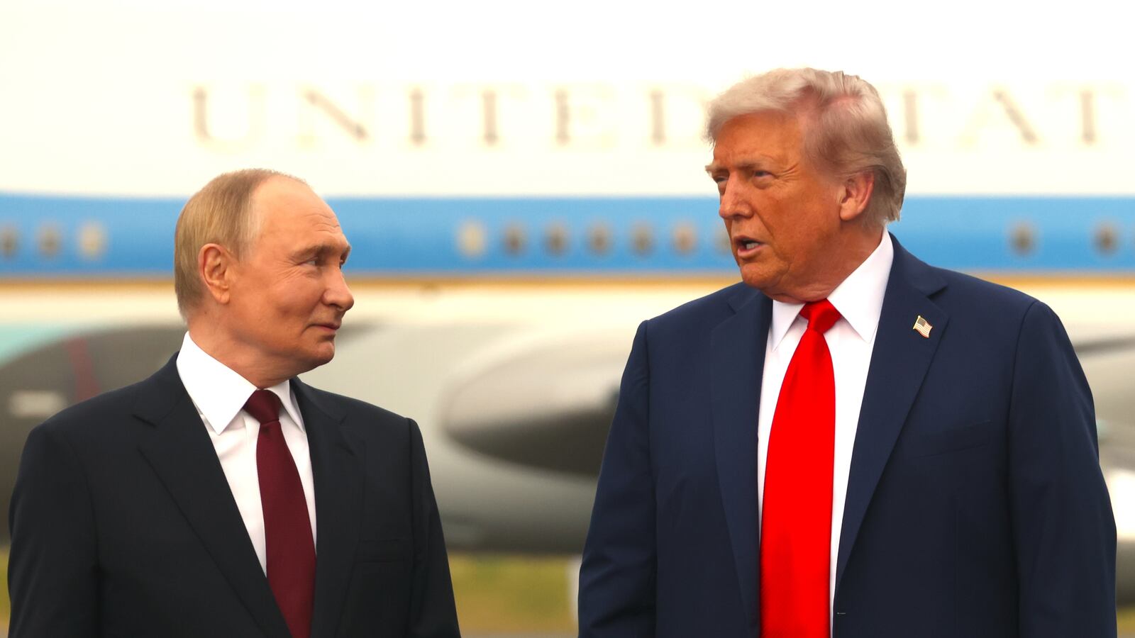 Russian President Putin (L) listens to U.S. President Donald Trump (R) during the welcoming ceremony prior to the meeting on war in Ukraine