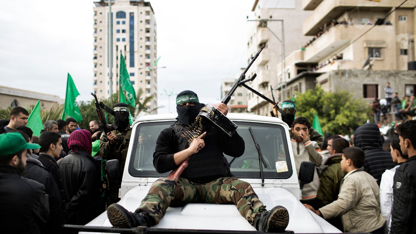 articles/2014/07/31/bibi-wants-hamas-to-stay/140730-lake-hamas-isreal-tease_br2yld