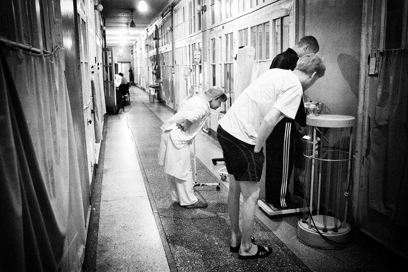 galleries/2013/07/01/inside-russia-s-hospitals-of-last-resort-photos/130628-friedman-hospital05_utny0j