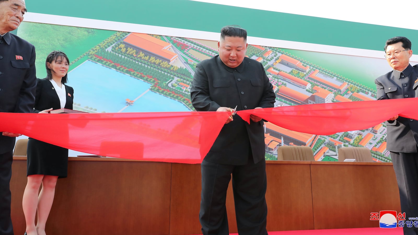 2020-05-02T000522Z_1633412141_RC20GG9SF4Q5_RTRMADP_3_NORTH-KOREA-KIM_xfzdqn