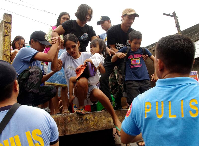 galleries/2013/11/08/monster-typhoon-haiyan-barrels-into-philippines-photos/typhoon-haiyan-2_mv3hof