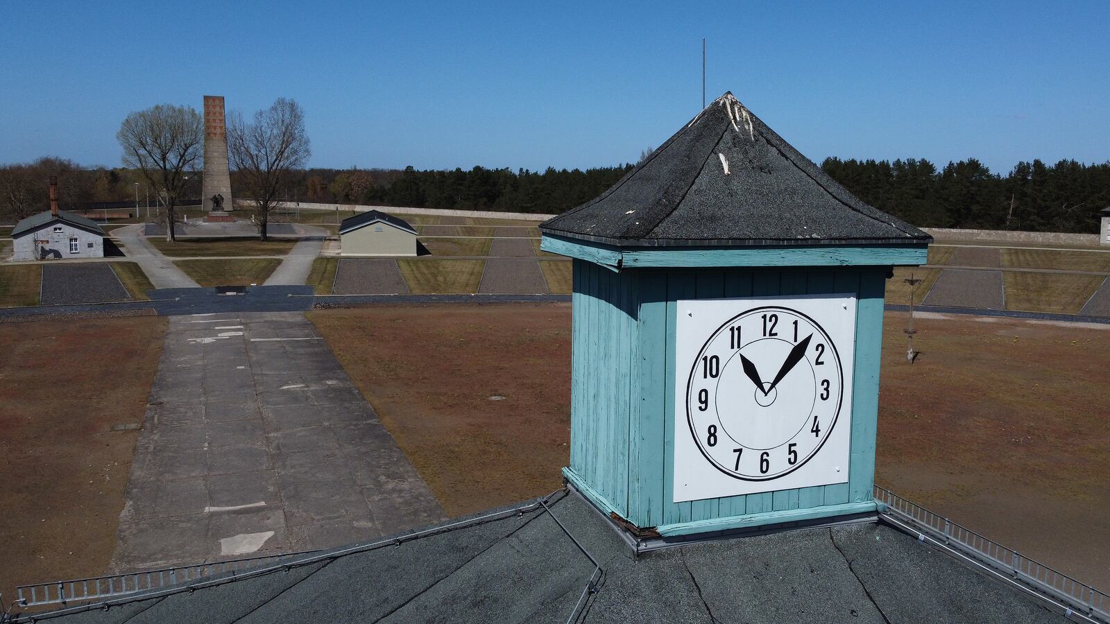 2020-04-17T142904Z_1791517560_UP1EG4H148G1Q_RTRMADP_3_HOLOCAUST-MEMORIAL-SACHSENHAUSEN-GERMANY_hd8fia