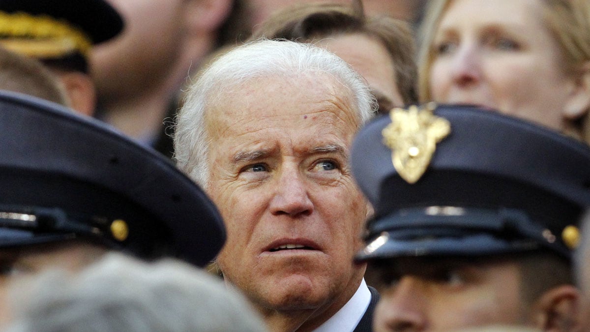 cheats/2013/01/10/white-house-considers-school-police/biden-gun-control-cheat_ofqf92