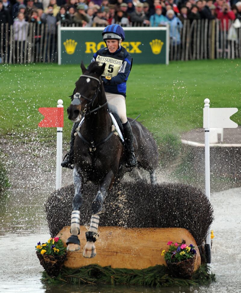 galleries/2010/10/07/women-on-horses/women-on-horses---phillips_zki5nz
