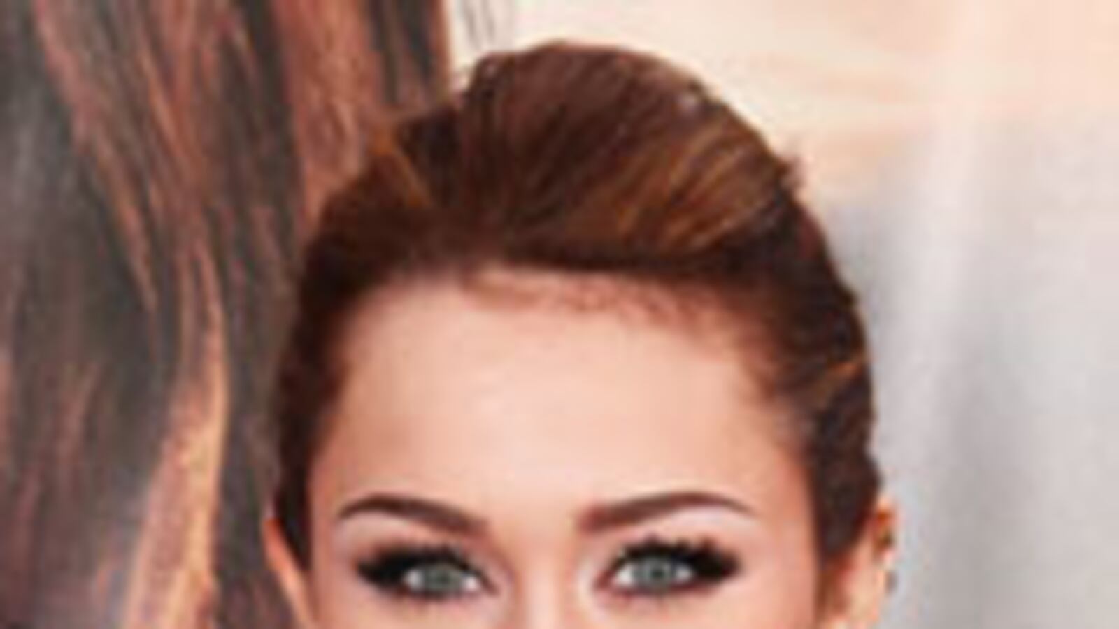 articles/2010/03/31/miley-cyrus-genius/piccalo-miley-cyrus-2_91600_g2vckd