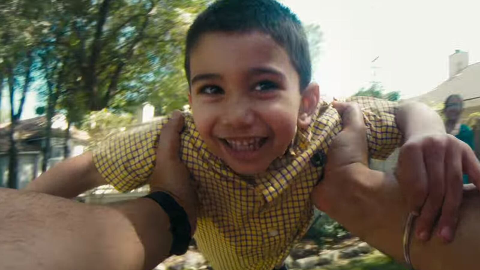 articles/2014/06/17/move-over-ladies-dove-does-dads/140616-hinds-dove-tease_izdmav