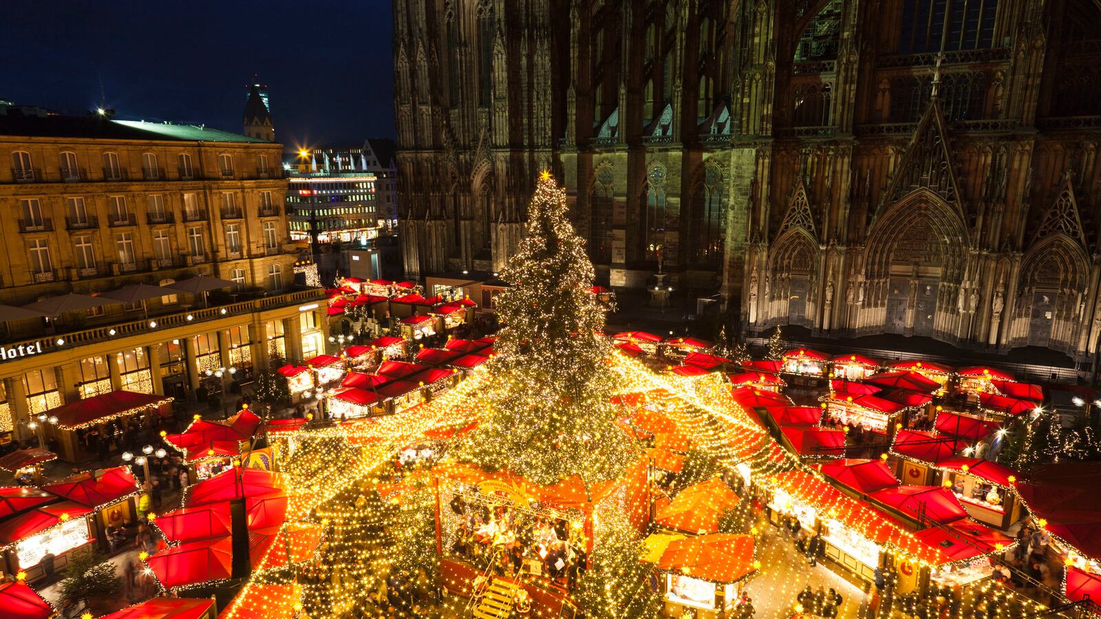 galleries/2012/12/12/most-kitschy-christmas-towns-north-pole-santa-claus-more-photos/best-christmas-destinations-06_upuprm