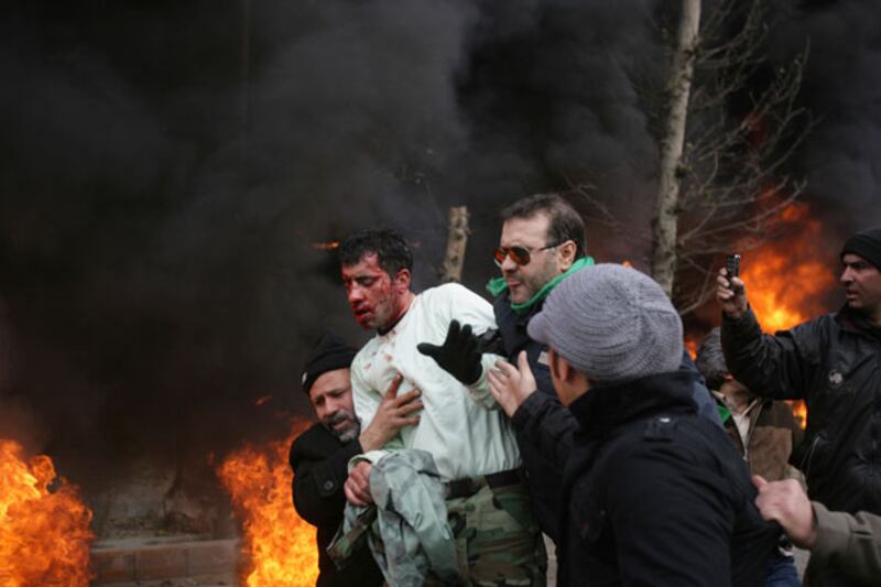 galleries/2009/12/28/the-year-in-pictures/iran-protests-7-1_nzxl72