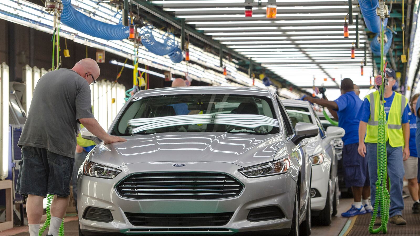 cheats/2014/06/13/ford-claimed-inaccurate-car-gas-mileage/140613-ford-cheat_gopxfn