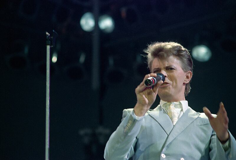 galleries/2013/01/09/david-bowie-s-eclectic-fashion-over-the-years-photos/9david-bowie1440_bpfjxr