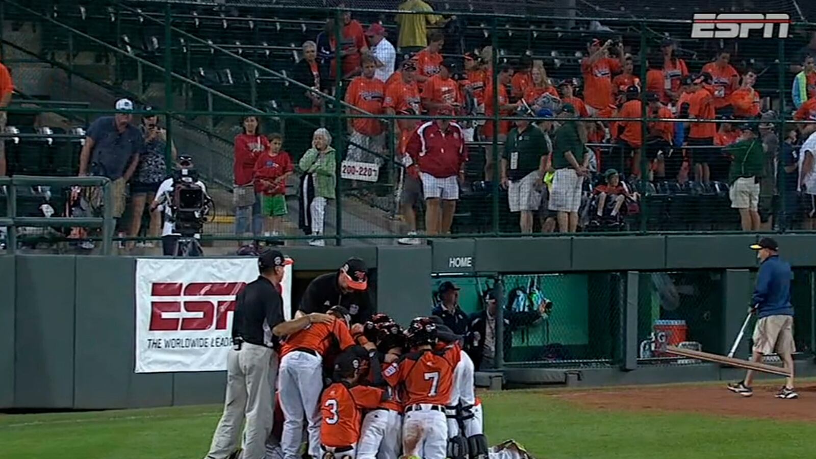 articles/2014/08/20/viral-video-of-the-day-little-league-coach-gives-heartwarming-speech/140820-viralvid-coach-tease_jktflz