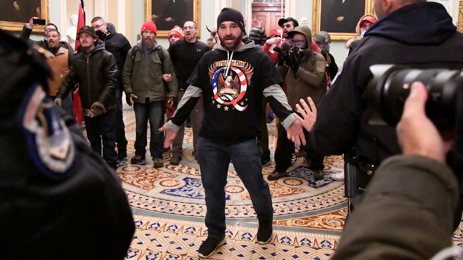 2021-01-06T000000Z_170532025_RC2L2L9TCGSD_RTRMADP_3_USA-ELECTION-CONGRESS_jz48oo