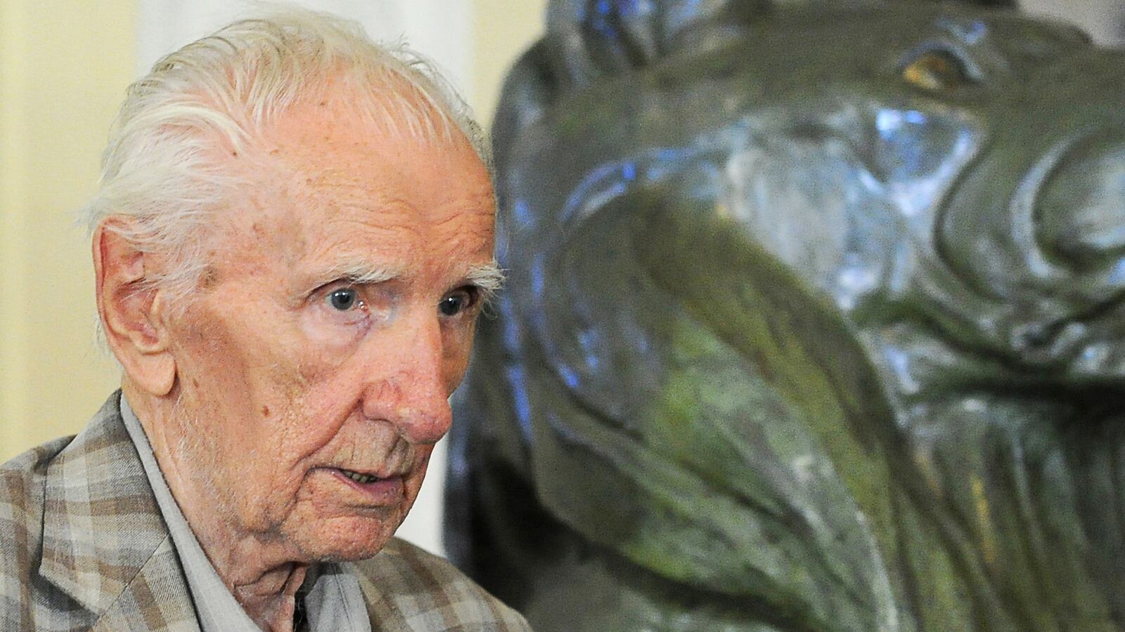 cheats/2013/08/12/suspected-nazi-laszlo-csatary-dies/130812-nazi-death-cheat_xu8bng