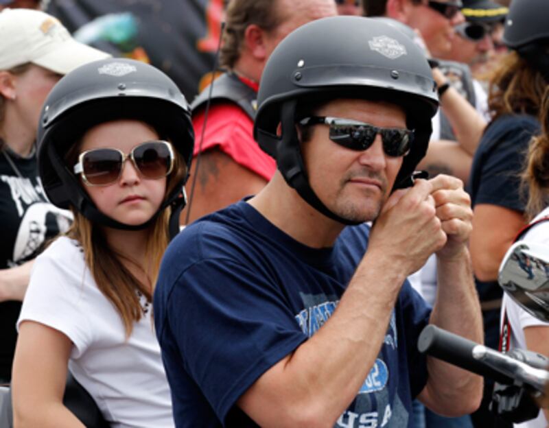 articles/2011/05/31/todd-palin-bus-tour-this-family-has-been-tested/walshe-todd-palin_184571_rjxt9r