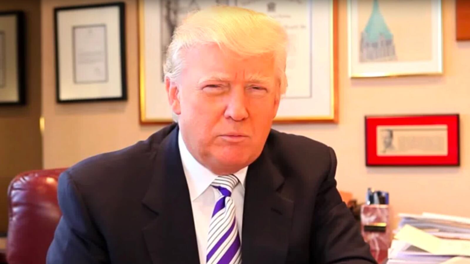 articles/2016/02/29/inside-trump-s-make-believe-presidential-addresses/160229-nuzzi-sayed-from-desk-trump-video_ilvlec