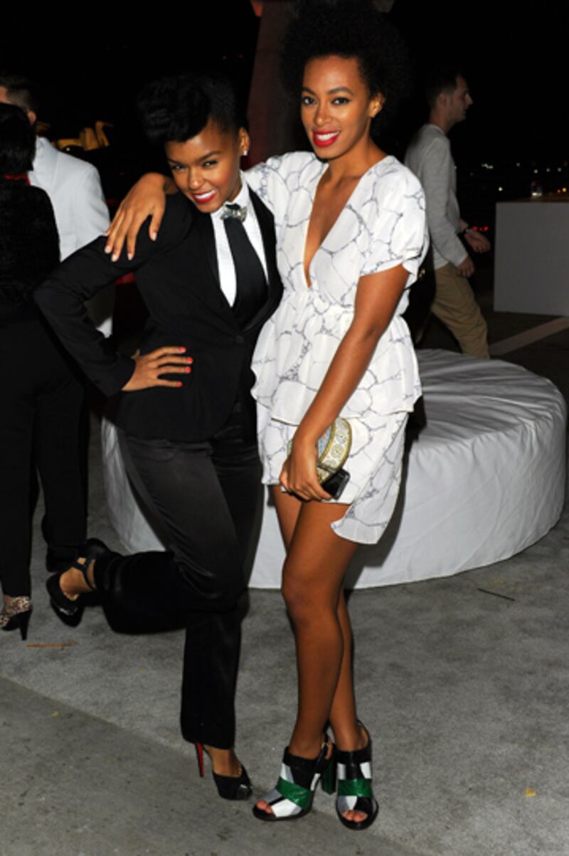 galleries/2011/12/03/stars-at-art-basel-photos/stars-at-art-basel-knowles_csblu4