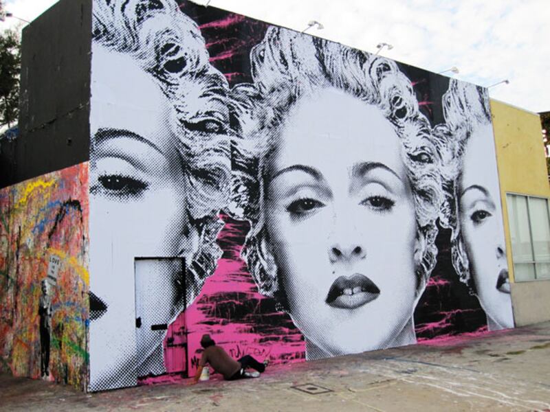 galleries/2010/02/18/mr-brainwash/mr-brainwash---street-1_ukkbr4