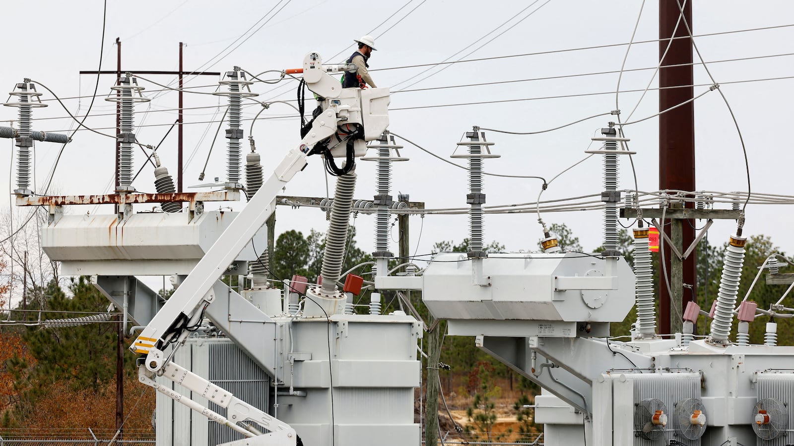 2023-01-03T200539Z_457465108_RC27ZX9UFCGB_RTRMADP_3_USA-ENERGY-WASHINGTONSTATE_ernumy