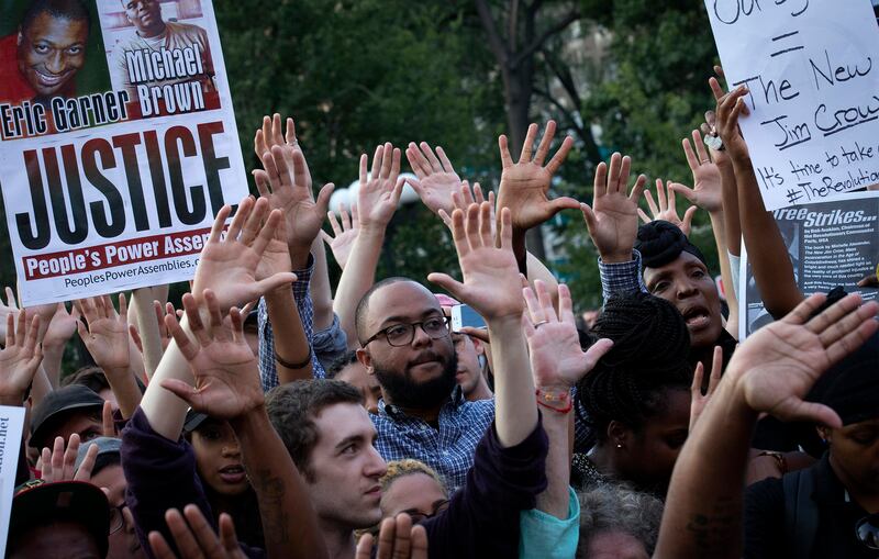 galleries/2014/08/16/beyondferguson-nationwide-protests-demand-justice-for-michael-brown-photos/140815-michael-brown-protests-16_fwe0cx