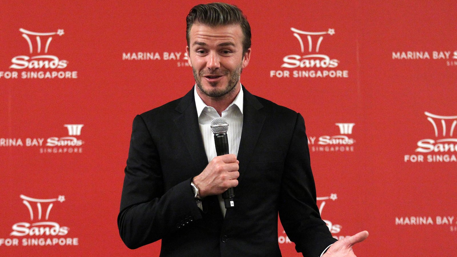 cheats/2013/07/16/beckham-name-royal-baby-after-me/130716-david-beckham-cheat_cazm21