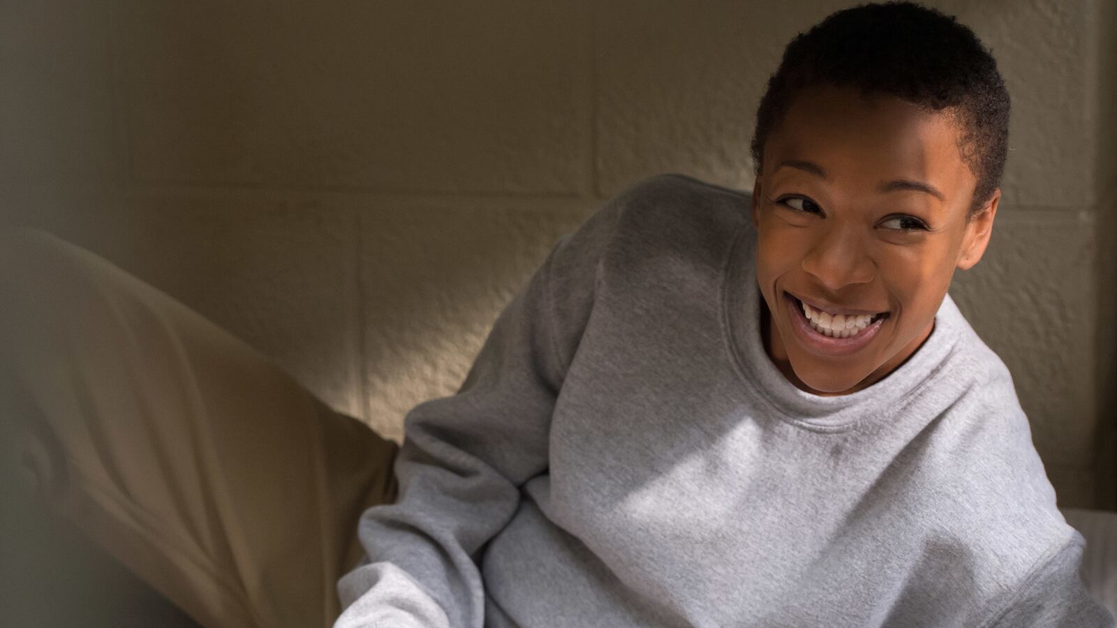 articles/2016/06/22/orange-is-the-new-black-just-made-the-year-s-most-important-tv-finale/160621-fallon-oitnb-finale-tease_y5yhdt