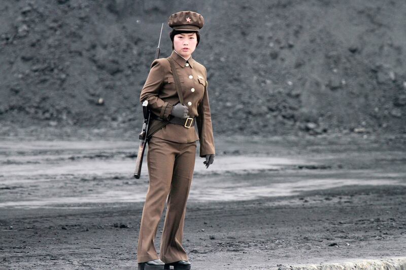 galleries/2013/06/29/week-in-photos-june-29-2013/130627-north-korea-soldier-wip_nfahkk