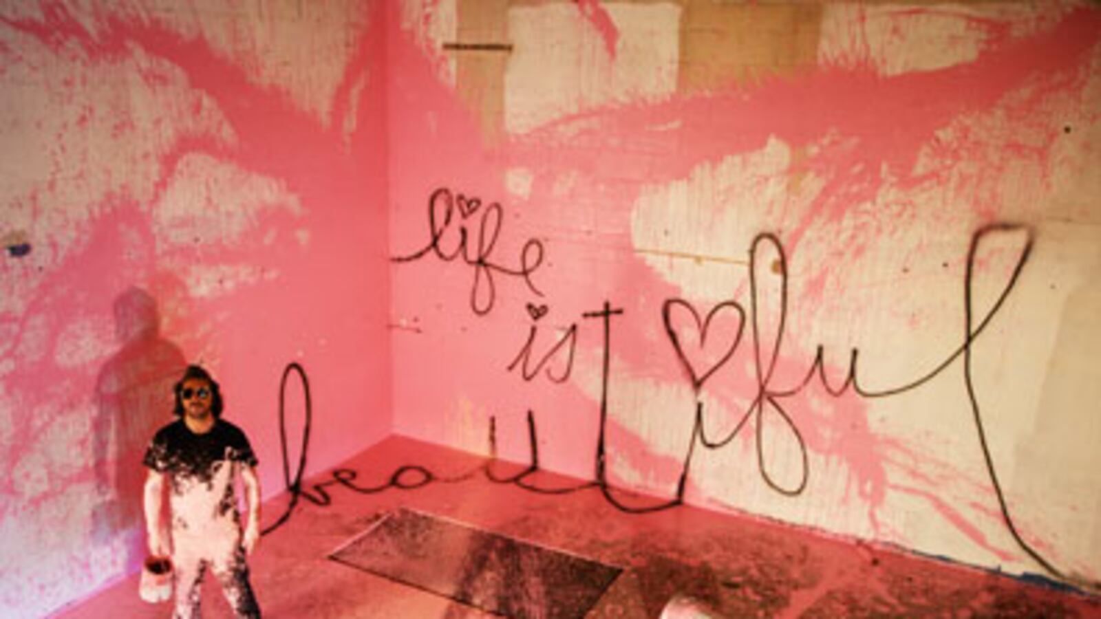 articles/2010/02/18/who-is-mr-brainwash/mr-brainwash_82786_ogykun