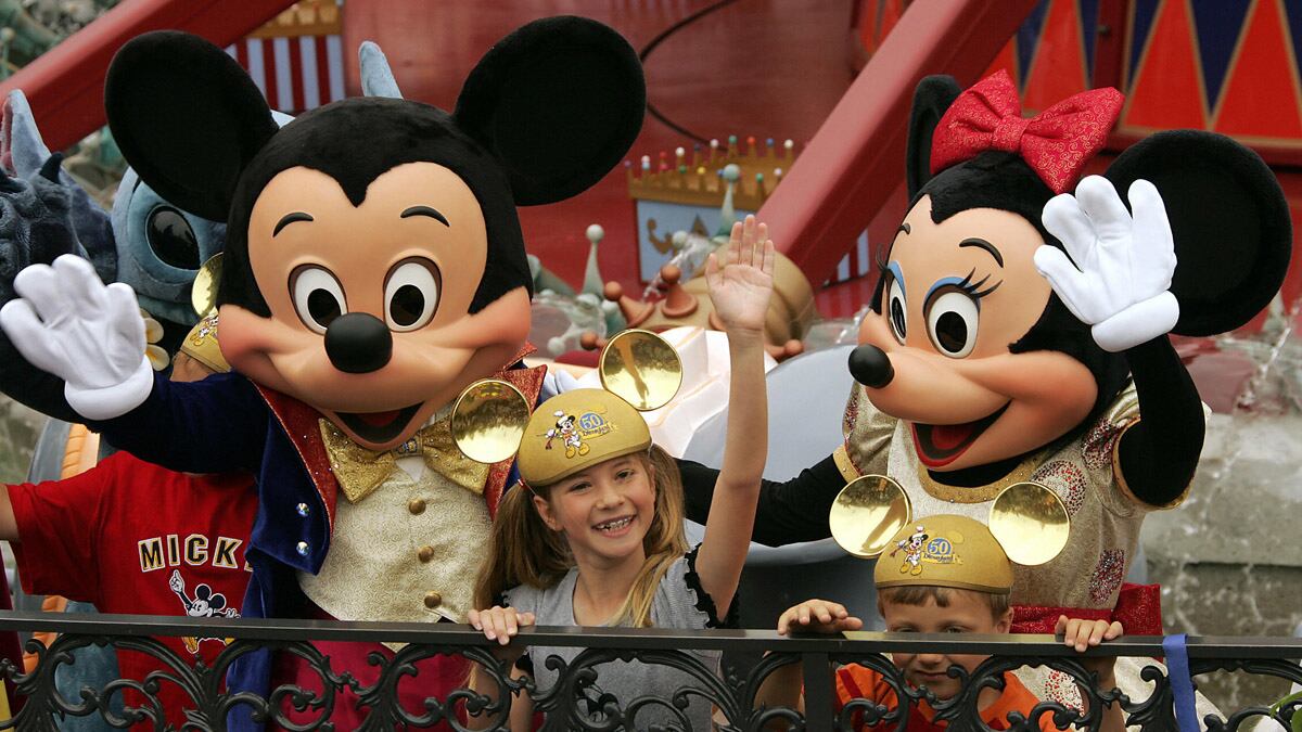 cheats/2012/01/24/disneyland-lifts-beard-ban/disneyland-revises-employee-dress-code-cheat_ye7sep