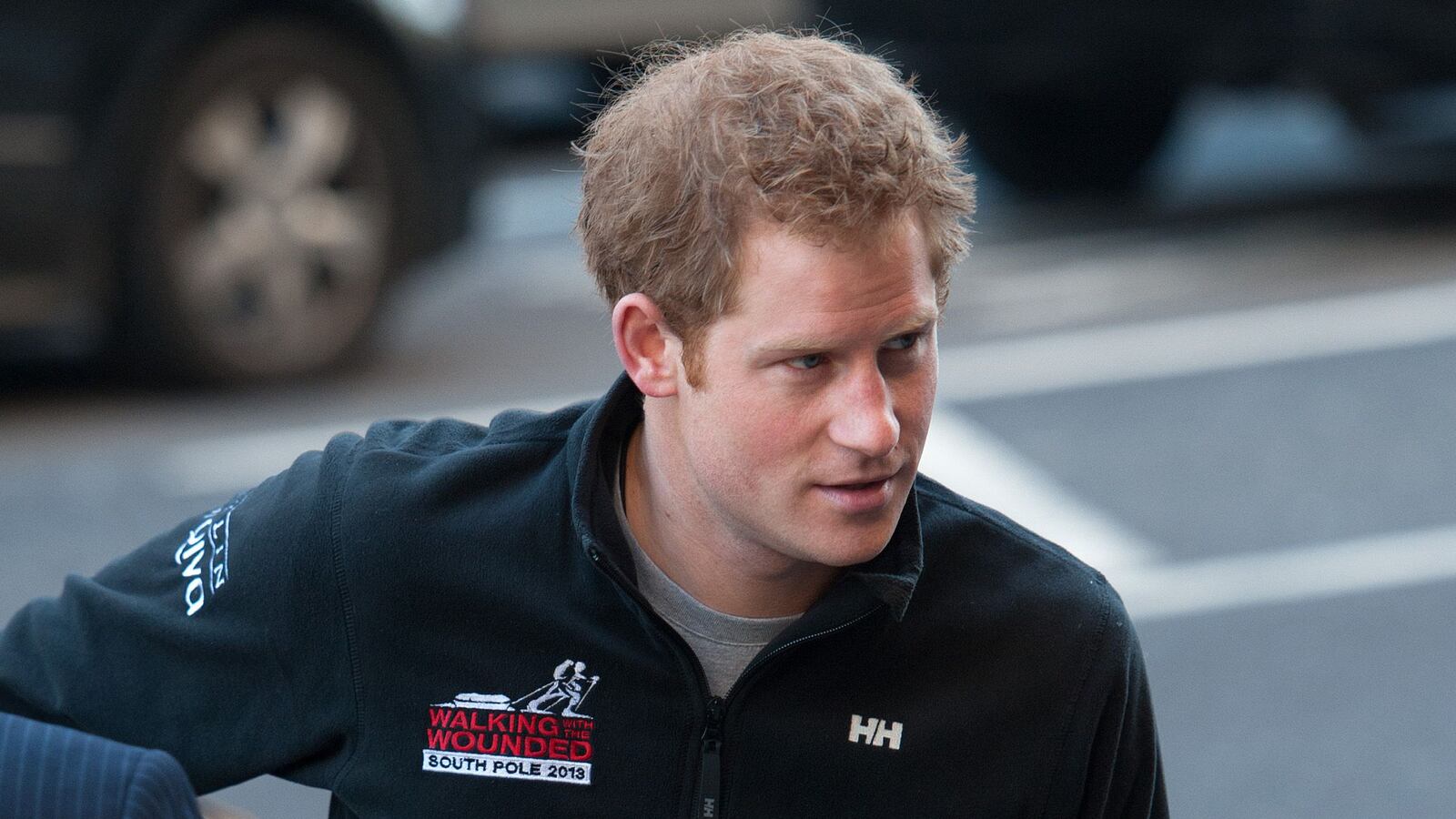 articles/2014/05/01/newly-single-harry-parties-in-miami/140121-harry-beard-sykes-tease2_isxfss