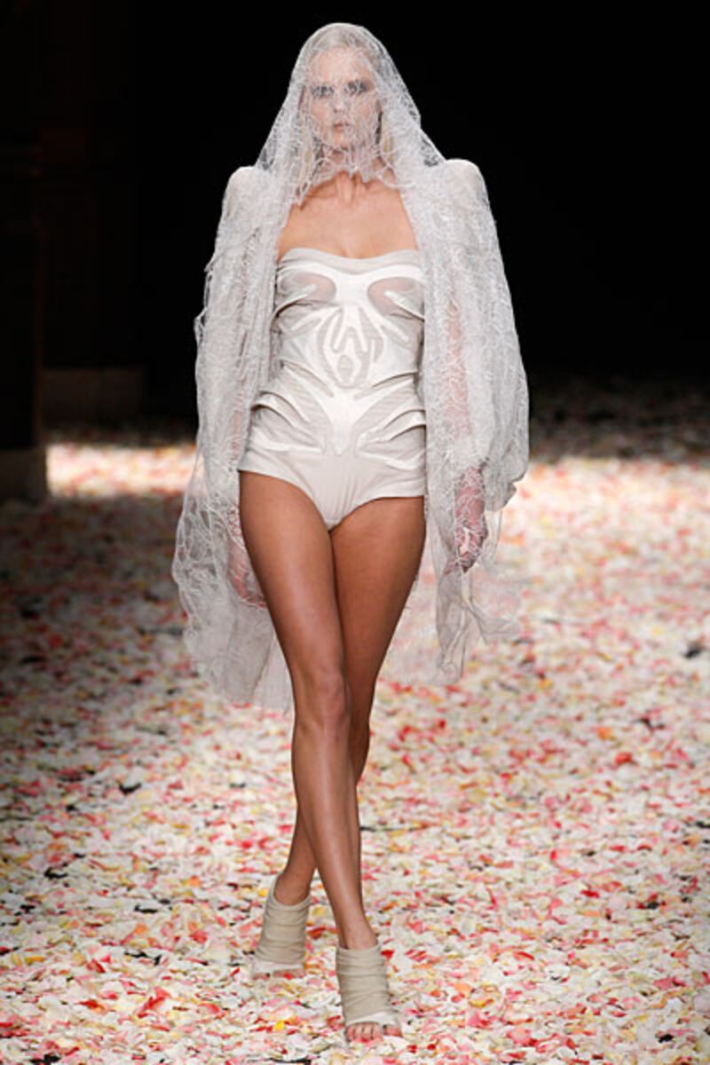 articles/2009/02/02/why-the-100k-dress-isnt-over/reddy-couture---givenchy_ybpdyz