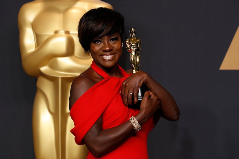 Actress Viola Davis poses with her Oscar for Best Supporting Actress for the film “Fences" 2017