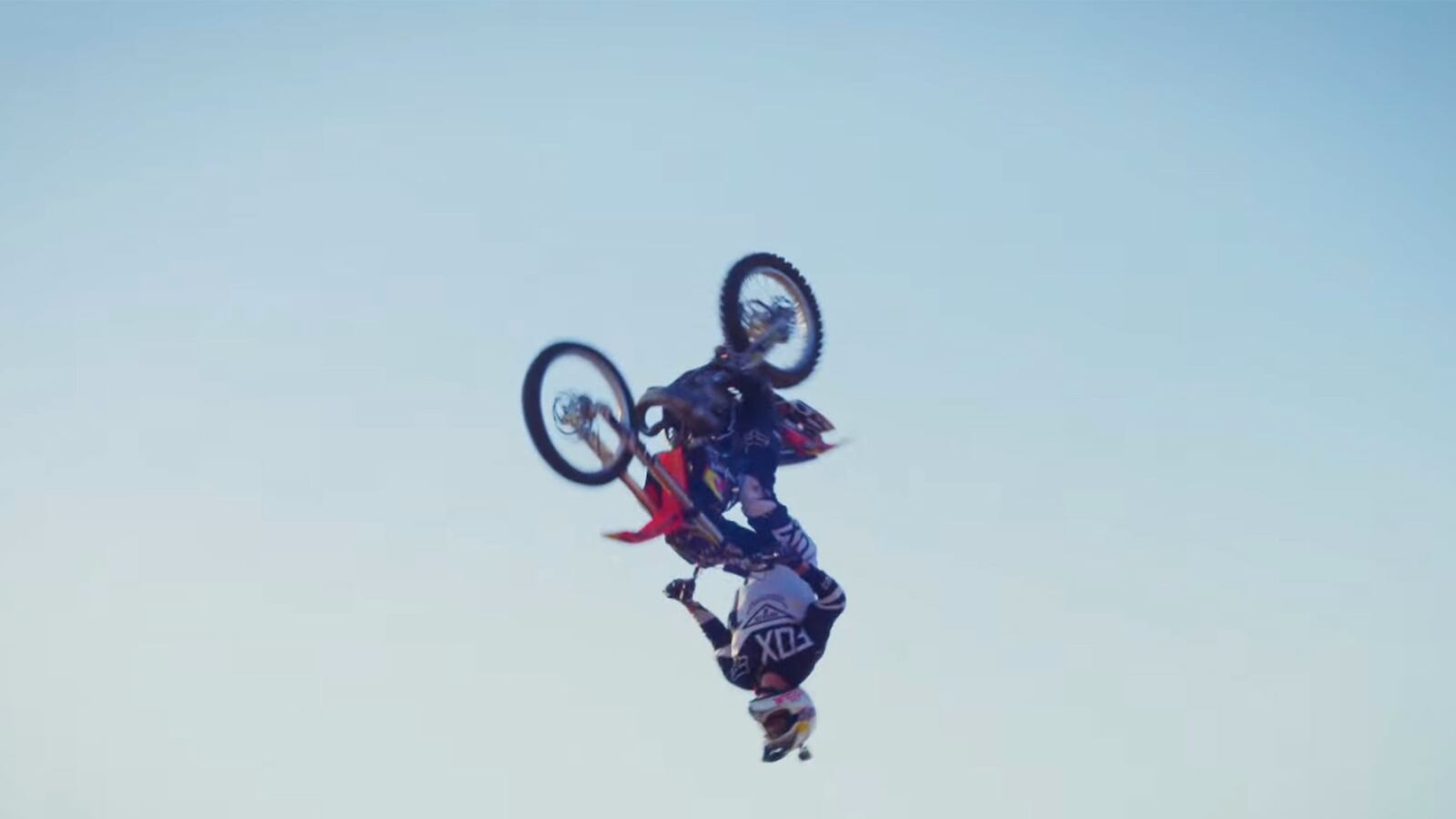 articles/2014/10/21/dirtbike-flips-over-stunt-plane/141021-viralvid-bike-tease_gal8lb