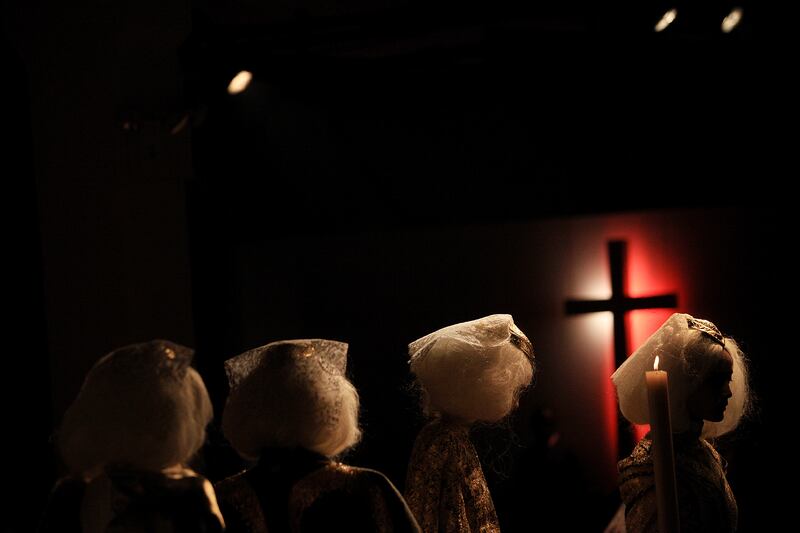 galleries/2014/02/11/thom-browne-s-holy-runway-at-new-york-fashion-week-2014-photos/thombrowne-gal-14_huqsbr